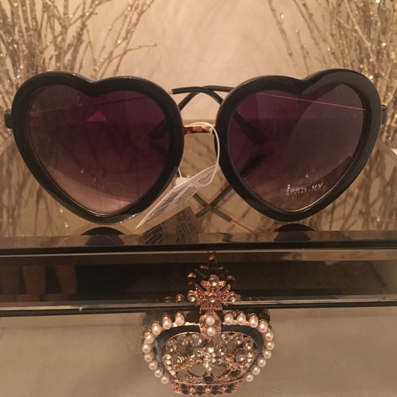 Accessories - Heart Fashion Sunglasses🖤🖤
